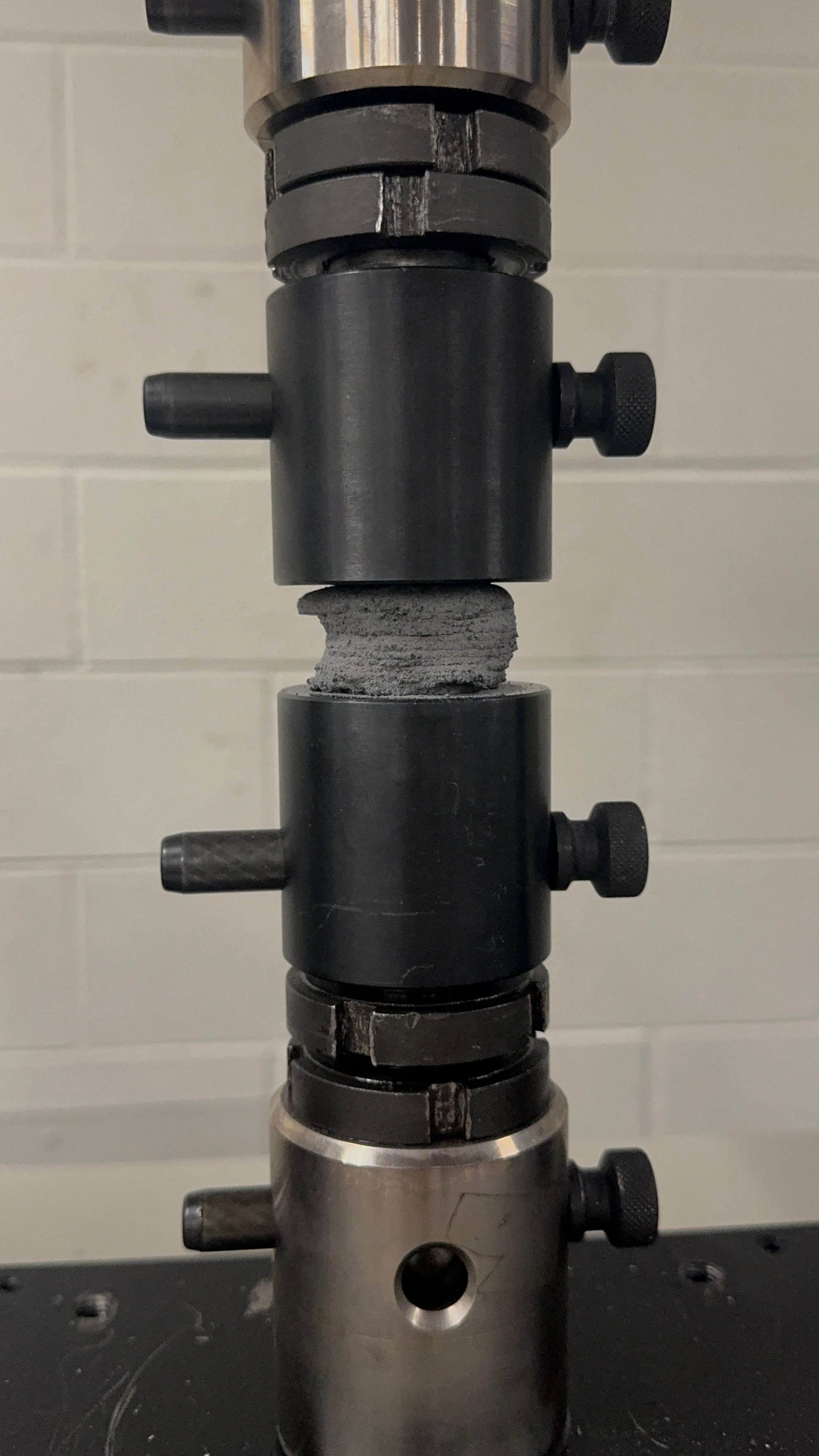 Compression test on regolith sample